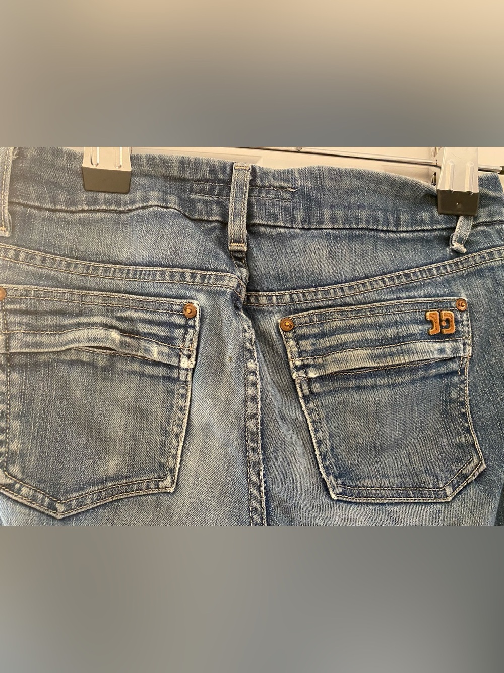 Light Wash Women’s Jeans with Back zipper Pocket Accent